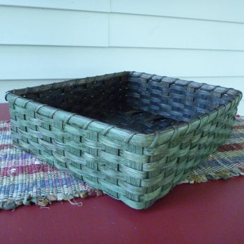 Countertop Mail Basket